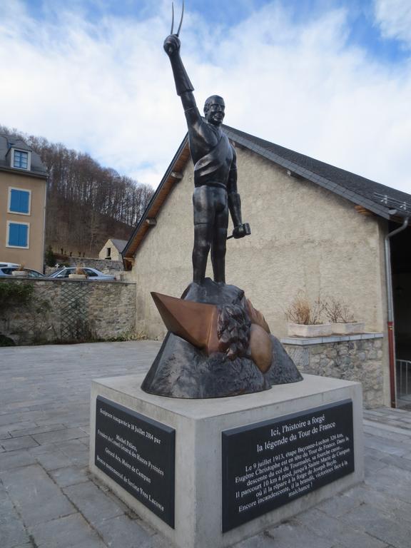 Hotel Les Deux Cols Sainte-Marie-de-Campan Oda fotoğraf